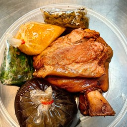 ขาหมูยกขา