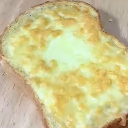 ขนมปังข้าวโพดชีส