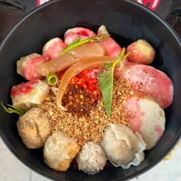 ฮั้ว ก๋วยเตี๋ยวต้มยำ เย็นตาโฟ ลูกชิ้นปลา 1ชาม12ลูก รามคำแหง118 แยก49