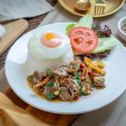 36. ข้าวราดกะเพราไข่ดาว