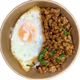 ข้าวกะเพราหมูสับไข่ดาว