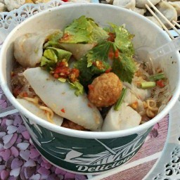 ลูกชิ้นปลาเยาวราช หลงถนน