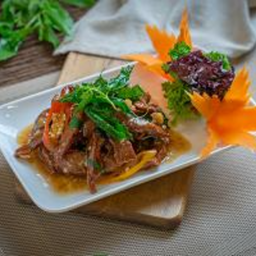 70. ผัดเนื้อแดดกระเพรากรอบ 