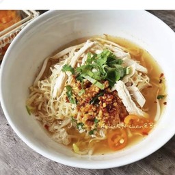 ก๋วยเตี๋ยวไก่ฉีกน้ำใส