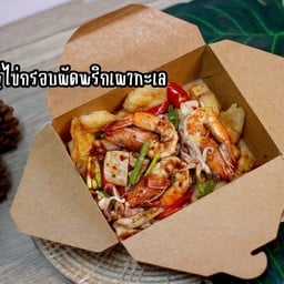 เส้นใหญ่ไข่ทอดกรอบ ผัดพริกเผา