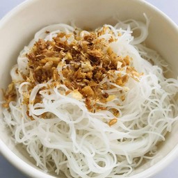 เส้นหมี่+กระเทียมเจียว