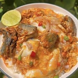 ข้าวไข่ข้นยำปลากระป๋อง
