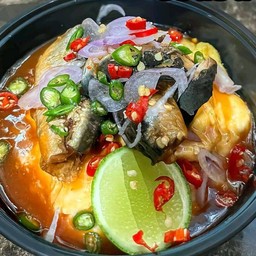 ข้าวยำปลากระป๋องไข่ข้น