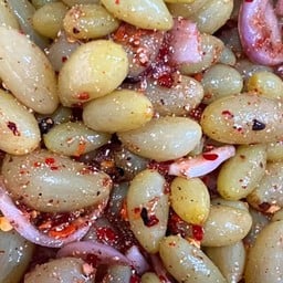 องุ่นดองคลุกน้ำปลาหวาน