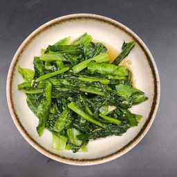 ผัดผักโหยวม่าย 炒油麦菜