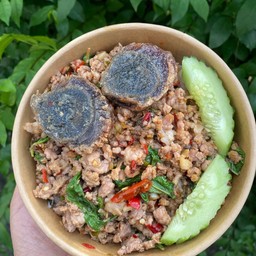 ข้าวกะเพราหมูสับไข่เยี่ยวว ม๊ะ!!!! มาม๊ะ
