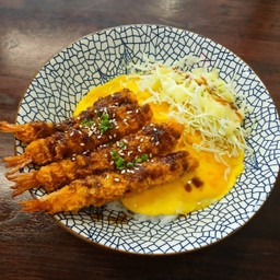 ข้าวกุ้งทอดราดซอส