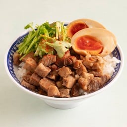 ข้าวหน้าหมูสามชั้นตุ๋น (ลู่โร่วฟาน)