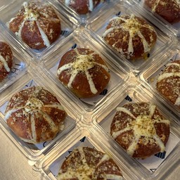 Mini Garlic Cheesy Bread (ขนมปังกระเทียมครีมชีสไซส์เล็ก)