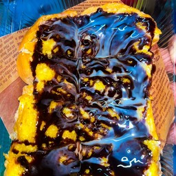 ขนมปังปิ้งราดนม+ช๊อกโกเเลต