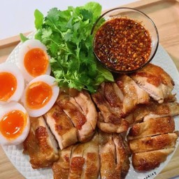 สะโพกไก่อบ+ไข่ต้ม+น้ำจิ้มแจ่ว