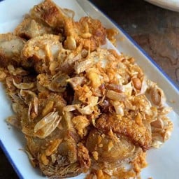 หมูกรอบทอดกระเทียม