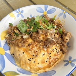 ข้าวไข่ข้นเนื้อกระเทียม