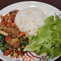 ข้าวราด-กะเพราหมูกรอบ(เจ)