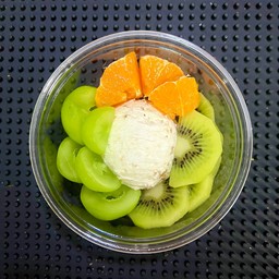 กรีกบิสคอฟ องุ่นเขียว กีวี่ และส้ม