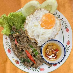ข้าวเครื่องแกงเนื้อสไลด์ แถมฟรีไข่ดาว
