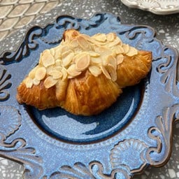 Almond Croissant ครัวซองต์อัลมอนด์