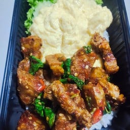 กะเพราหมูกรอบ