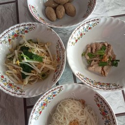 ก๋วยเตี๋ยวเรือ ต.ติ๊ก
