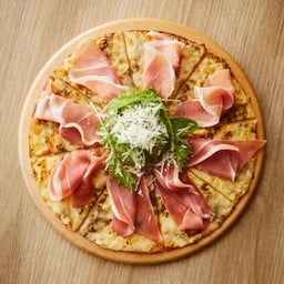 พิซซ่าพาร์ม่าแฮมร็อคเก็ตและครีมเห็ดทรัฟเฟิล