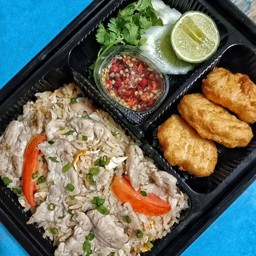 ข้าวผัดหมู Aคู่นักเก็ต