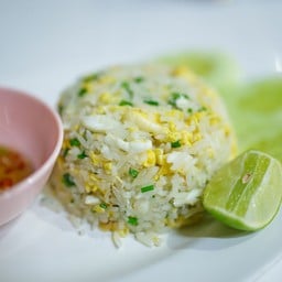 ข้าวผัดปูอาโผ่