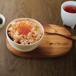 ข้าวหน้าแซลมอนและไข่ปลาแซลมอนคุณหนู