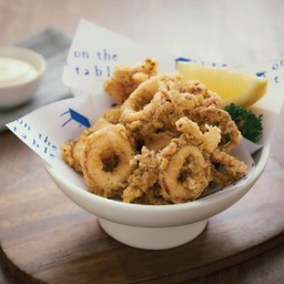 ปลาหมึกทอดคาลามารี่