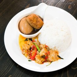 ข้าวราดแกง กับข้าว2อย่าง