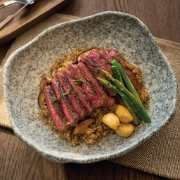 ข้าวผัดทรัฟเฟิลเนื้อออสเตรเลียย่าง