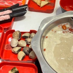 Lucky Suki (ลัคกี้ สุกี้) ซัสโก้ปิ่นเกล้า