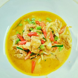 ผัดเครื่องแกงหมู ราดข้าว