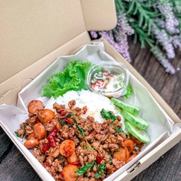 ข้าวกะเพราไก่ไส้กรอก