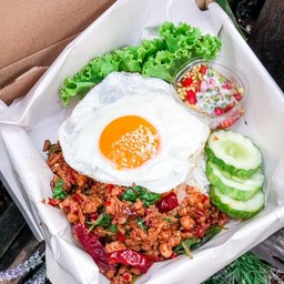 ข้าวกะเพราไก่ ไข่ดาว