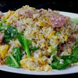 ข้าวผัดแหนม