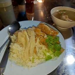 ข้าวมันไก่ต้มผสมทอด