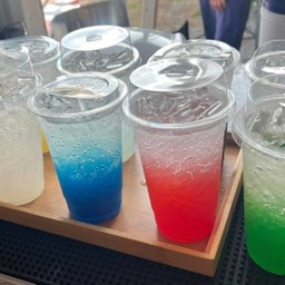 สตอเบอรี่โซดา