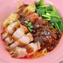 บะหมี่ฮูหยิน หมูแดง หมูกรอบ ปากเกร็ด เลี่ยงเมืองปากเกร็ด