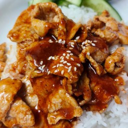 ข้าวหมูชิ้นผัดพริกหม่าล่า