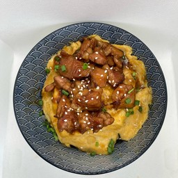 โอยาโกะด้ง (ข้าวหน้าไก่ไข่ข้น)
