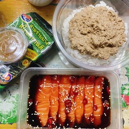 แซลม่อนซาซิมิดอง100g.+ข้าวราดมันปู+สาหร่าย