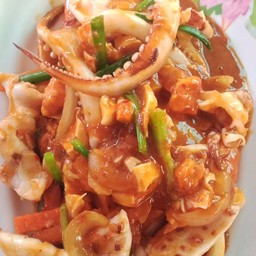 หมึกผัดพริกเผาไข่เค็ม(กับ)