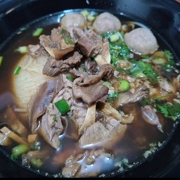 ก๊วยเตี๋ยวลูกชิ้นเนื้อตุ๋น-น้ำตุ๋น