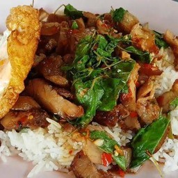 กระเพราคอหมูย่าง