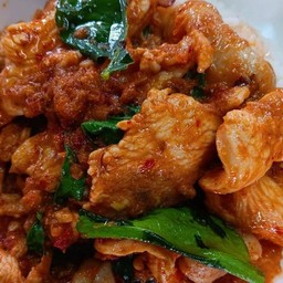 ข้าวผัดพริกแกงไก่ราดข้าว(สูตรพริกแกงตำเอง)